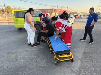 Motociclista resulta lesionado tras fuerte choque contra camioneta en el boulevard Juan Pablo II