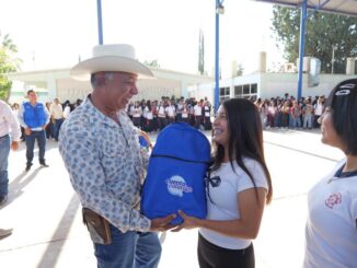 Arturo Zubía entrega más de 1,800 paquetes de útiles escolares y mochilas a estudiantes de Jiménez