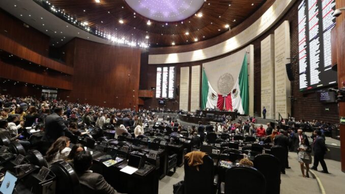 Manda Sheinbaum iniciativa para mutilar derechos de mexicanos con doble nacionalidad