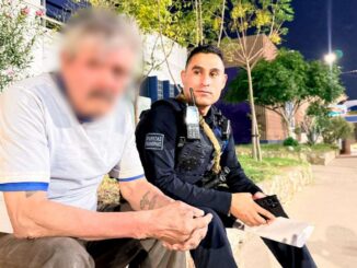 Apoyan a adulto mayor desorientado, lo llevan a su casa