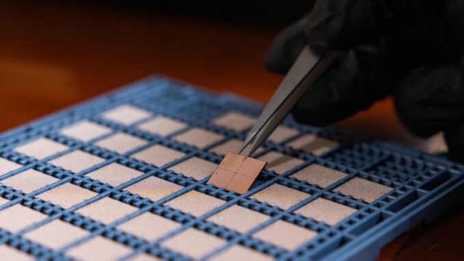 Abre Estado 20 becas para especialización internacional en semiconductores