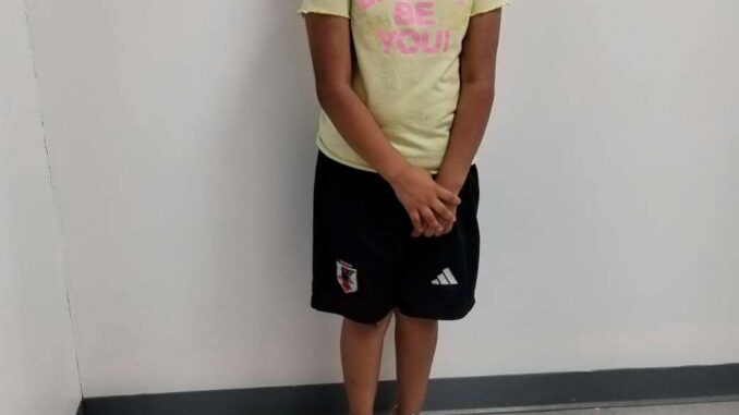 Busca a familiares de niña de 10 años localizada extraviada en Florencia Residencial