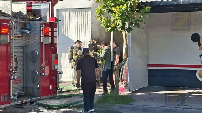 Incendio en lavandería moviliza a bomberos en la colonia INFONAVIT Nacional