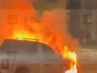 Camioneta de la JMAS termina consumida por el fuego en la avenida Romanzza