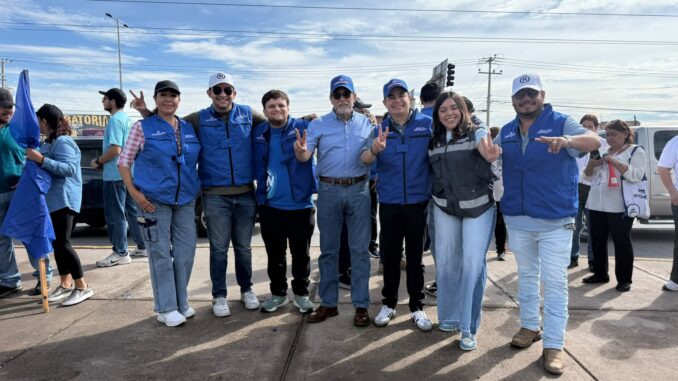Acude Rafa Loera con su equipo a activación del PAN