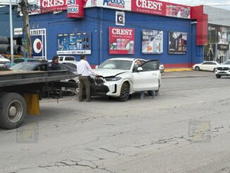 Menor resulta lesionada tras fuerte choque entre BMW y pick up en avenida Américas