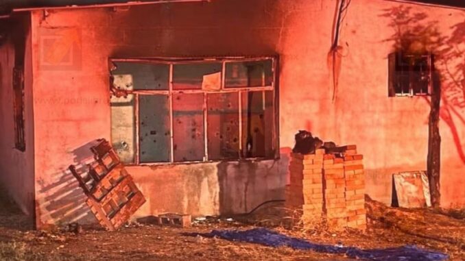 Incendio consume vivienda y una pickup tras ataque a balazos en La Mesa de Aldama