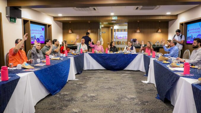 Presenta Karina Olivas informe de actividades al Consejo del DIF