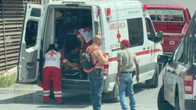 Chocan en cruce de 4 altos en colonia Arquitectos; un motociclista lesionado