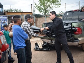 Rafa Loera entrega apoyos a más de 60 familias afectadas por las lluvias en el norte de la ciudad