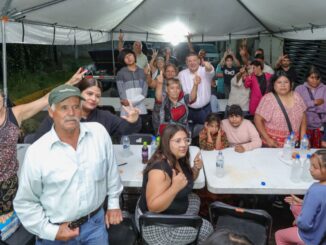 Ni la lluvia detuvo el encuentro de César Jáuregui con vecinos de Valle de la Madrid