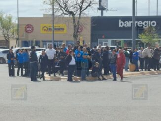 Evacúan a cerca de 300 personas por fuga de gas en plaza comercial