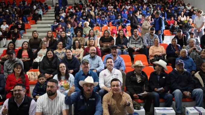 Lleva Gobierno del Estado apoyos diversos a familias y estudiantes de Bocoyna