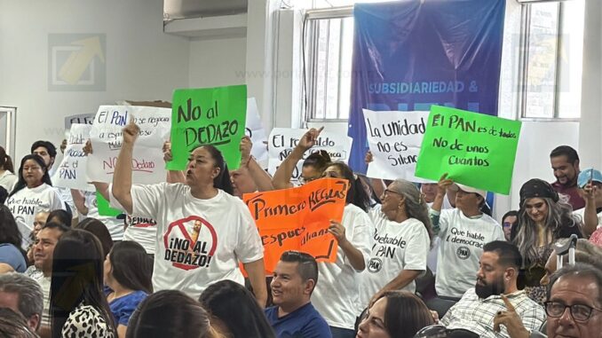 Simpatizantes del PAN protestan contra el “dedazo”