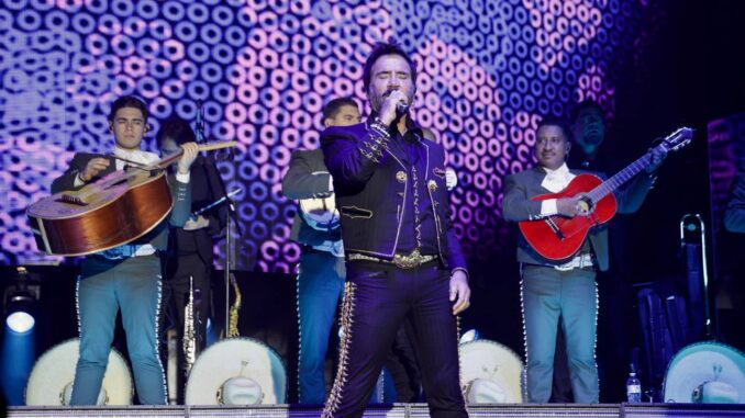 Cierra FICUU 2026 con concierto de Alejandro Fernández ante 40 mil asistentes