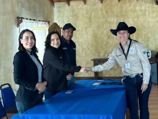 Entrega Secretaría de Turismo credenciales federales a 25 guías de turistas en Creel