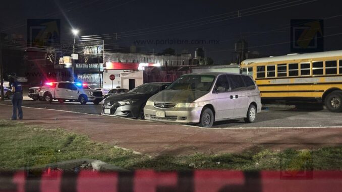 Ubican vehículos usados en ejecución de Fashion Mall; aseguran autos y moto en la Diego Lucero