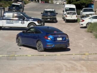 Hallan vehículo abandonado con impacto de bala y rastros de sangre en la colonia Rosario