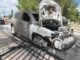Fuego consume camioneta en la colonia Magisterial