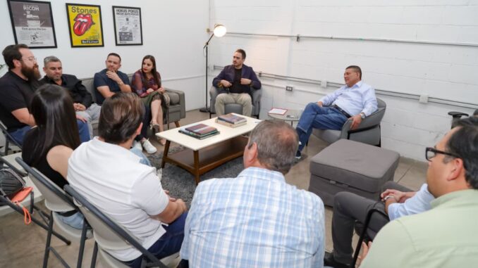Sostiene César Jáuregui diálogo de casi tres horas con empresarios y profesionistas de Chihuahua
