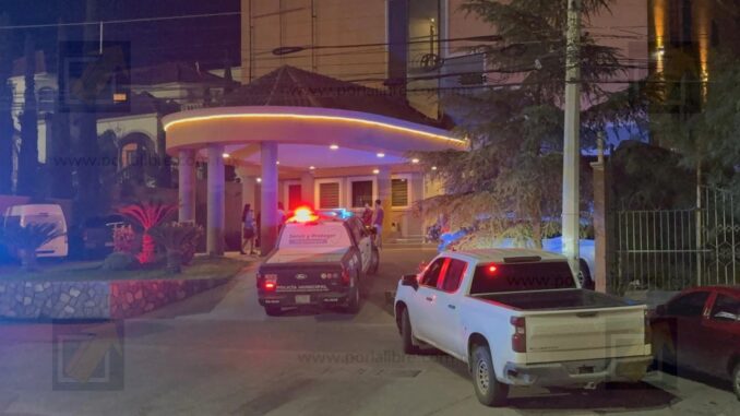 Localizan sin vida a mujer de 51 años en hotel de la avenida Silvestre Terrazas