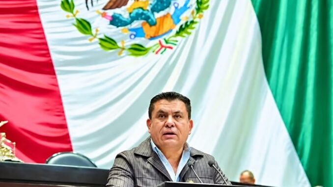 Propone Álex Domínguez libre operación de Uber y DiDi en aeropuertos y centrales camioneras de Chihuahua