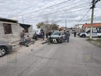 Choque entre motocicleta y Jeep deja a dos lesionados en Cumbres del Sur