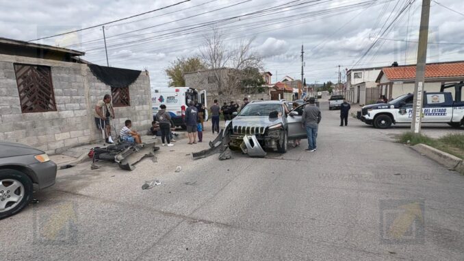 Choque entre motocicleta y Jeep deja a dos lesionados en Cumbres del Sur