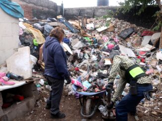 Retira Municipio 49.5 toneladas de basura acumulada en vivienda de la Villa