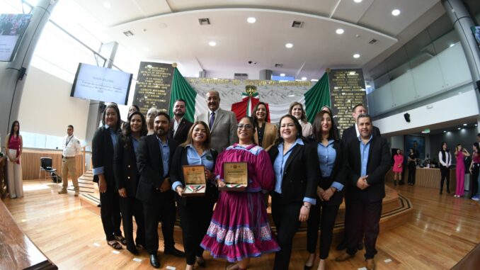 Entrega Congreso la Medalla Chihuahua al Mérito Educativo