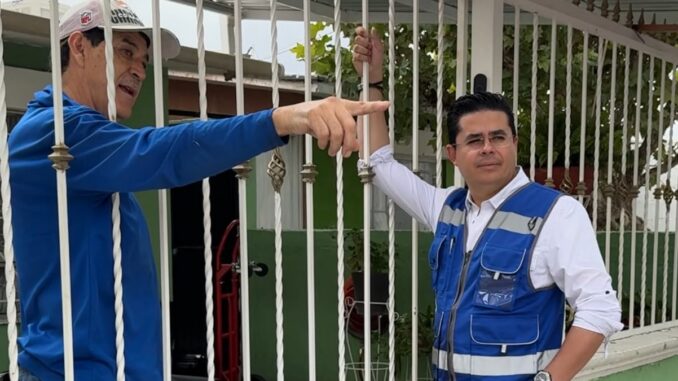 Rafa Loera suma otro recorrido de 12 horas; dialoga con vecinos de Quintas Carolinas