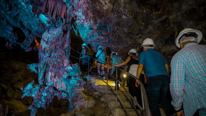 Invita Municipio a realizar un viaje al corazón de la tierra en las Grutas Nombre de Dios
