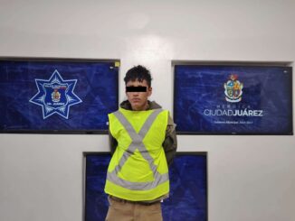 Detienen a joven por asaltar a una mujer y robarle su celular