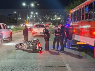 Motopatrullero sale proyectado 15 metros tras ser embestido por camión de transporte en la Vialidad Sacramento