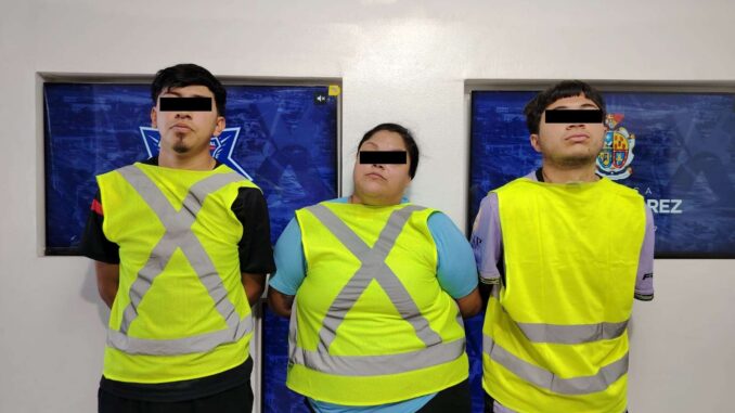 Detienen a tres traficantes de personas; rescatan a un migrante