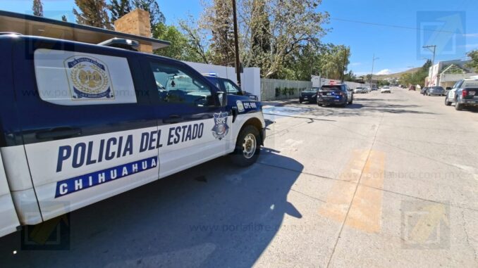 Movilizan a policías por reporte de presunta arma de fuego en secundaria de Villa Juárez