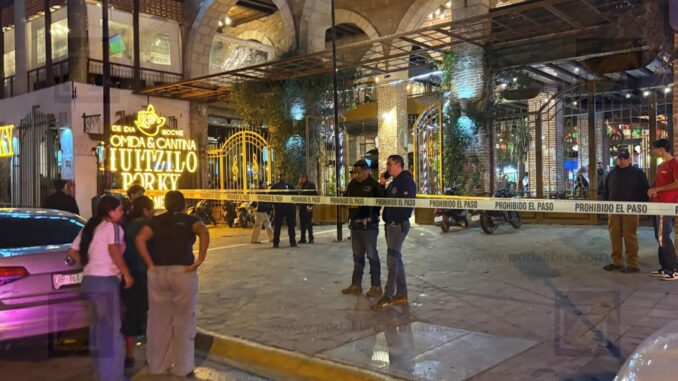 Apuñalan a hombre tras disputa por estacionamiento en la Plaza del Mariachi