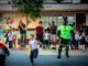 Llevan Bravos deporte y convivencia a niñas y niños de primaria