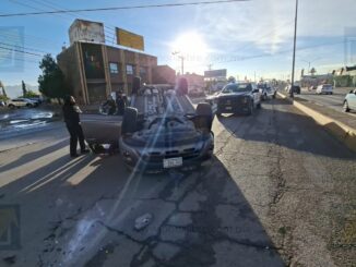 Mujer queda lesionada tras choque volcadura en avenida Tecnológico