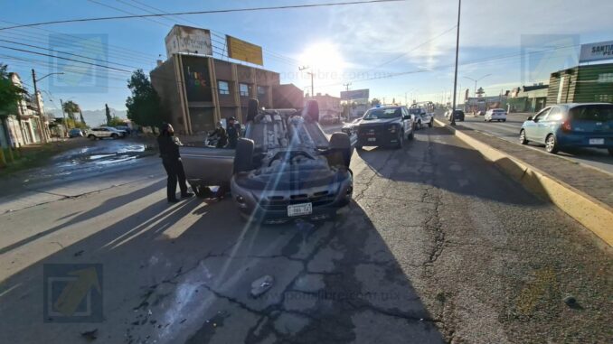 Mujer queda lesionada tras choque volcadura en avenida Tecnológico