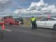 Vuelca pickup con placas de Illinois en la carretera a Juárez; ocupantes abandonan el lugar