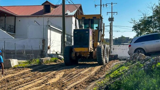 Rehabilitan calles dañadas por las lluvias en Francisco Sarabia