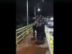 Policías apoyan y retiran de puente a hombre esta madrugada