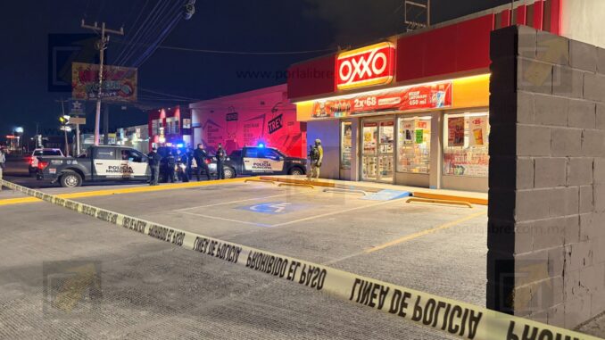 Privan de la libertad a mujer tras ataque armado frente a Oxxo